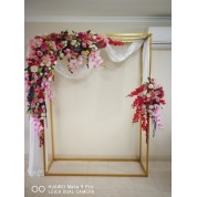 Flowers To Decorate Wedding Arch