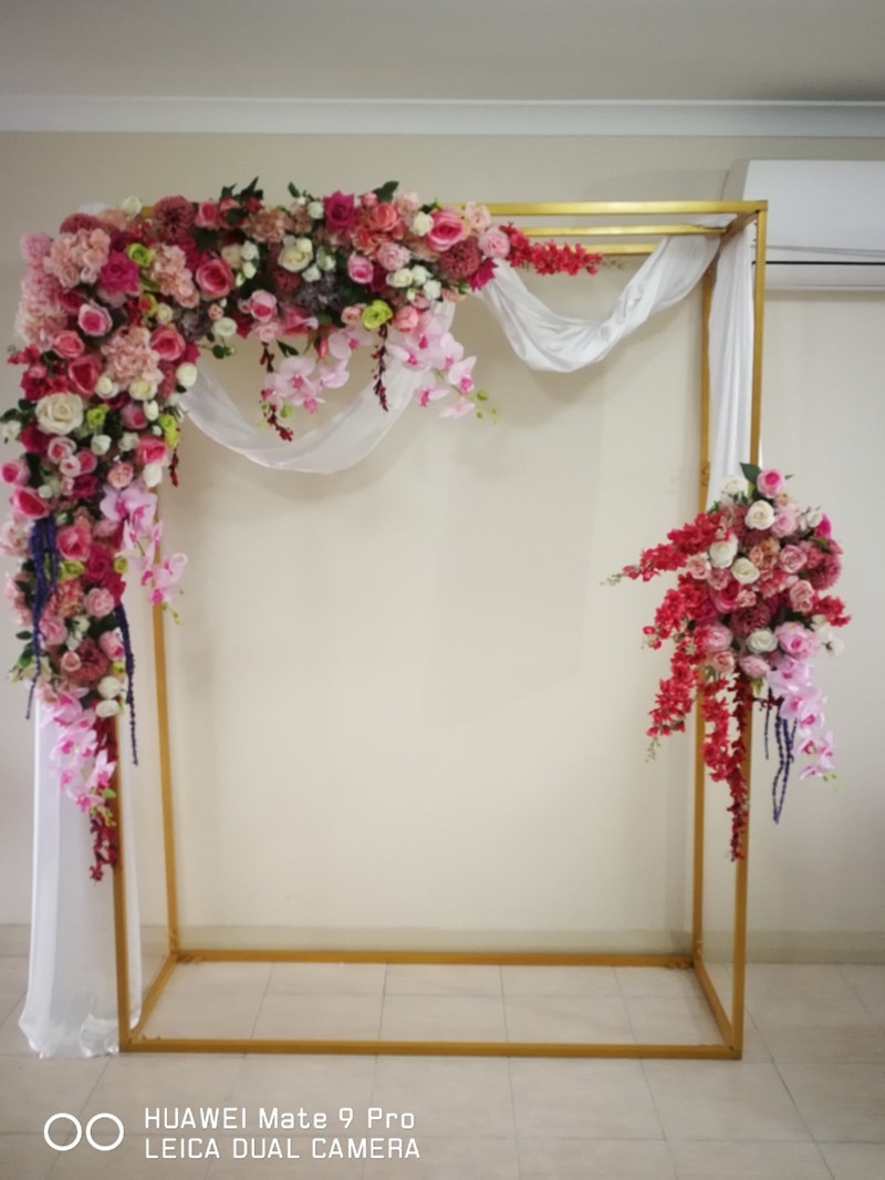 flowers to decorate wedding arch
