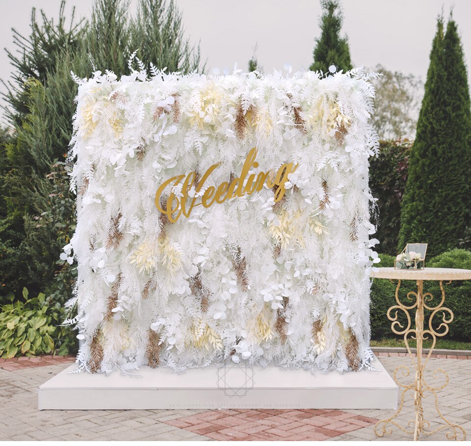 floral decor for wedding in wet foam